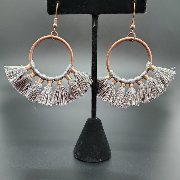 beautiful, gray earrings - Picture 4 of 9